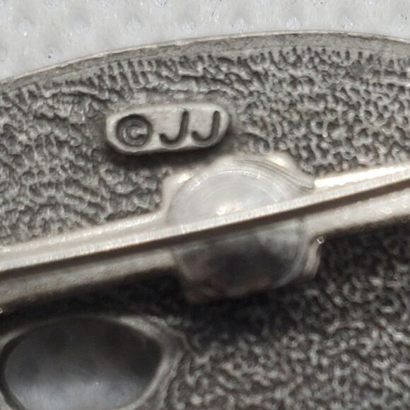 Jonette Jewelry Silver Colored Artist Palette Brooch with Dangling Artists Tools - Picture 5 of 5